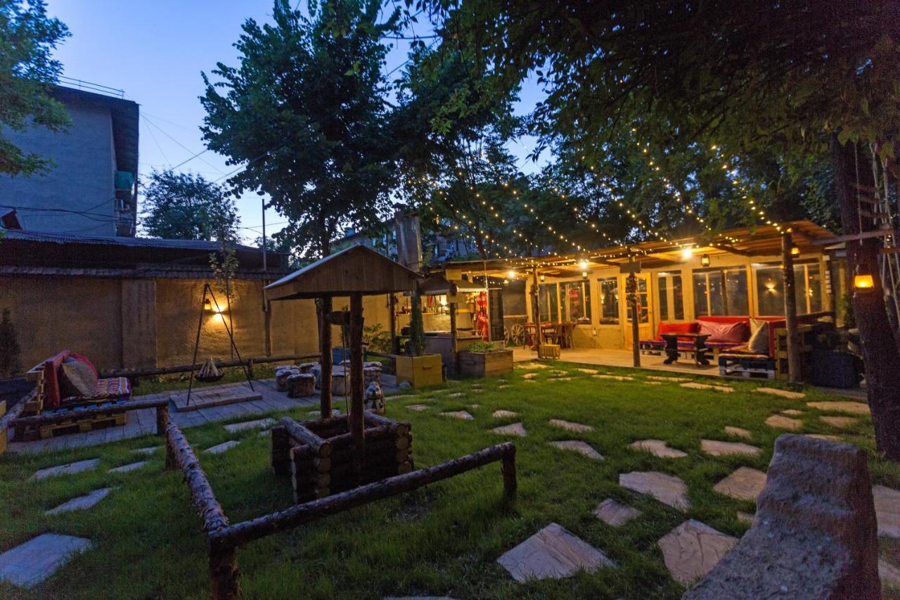 Auberge de jeunesse Koisha à Bichkek Extérieur photo