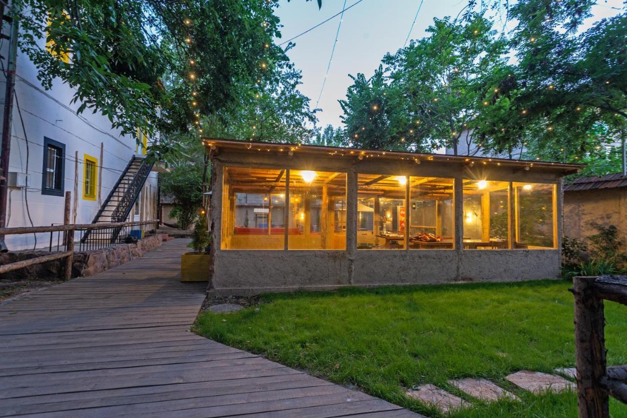 Auberge de jeunesse Koisha à Bichkek Extérieur photo