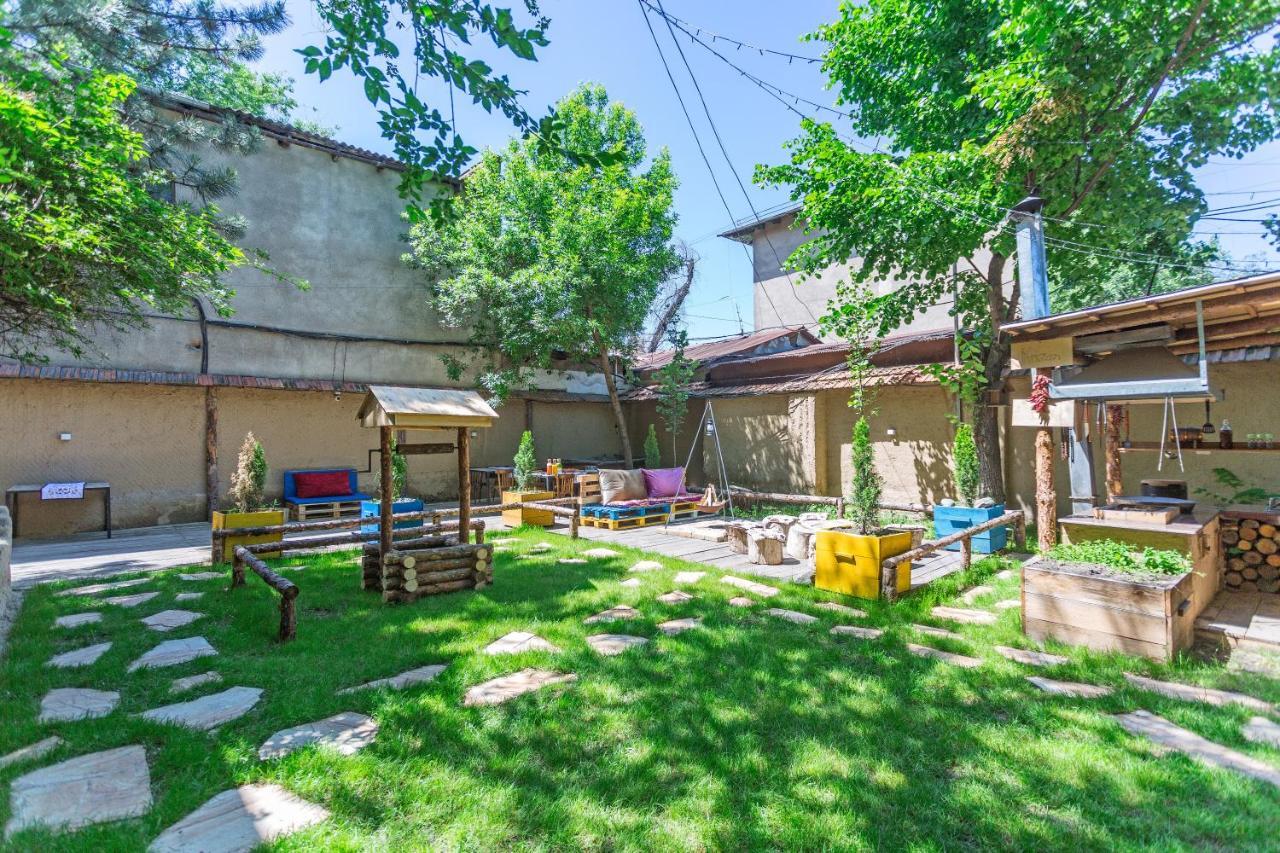 Auberge de jeunesse Koisha à Bichkek Extérieur photo