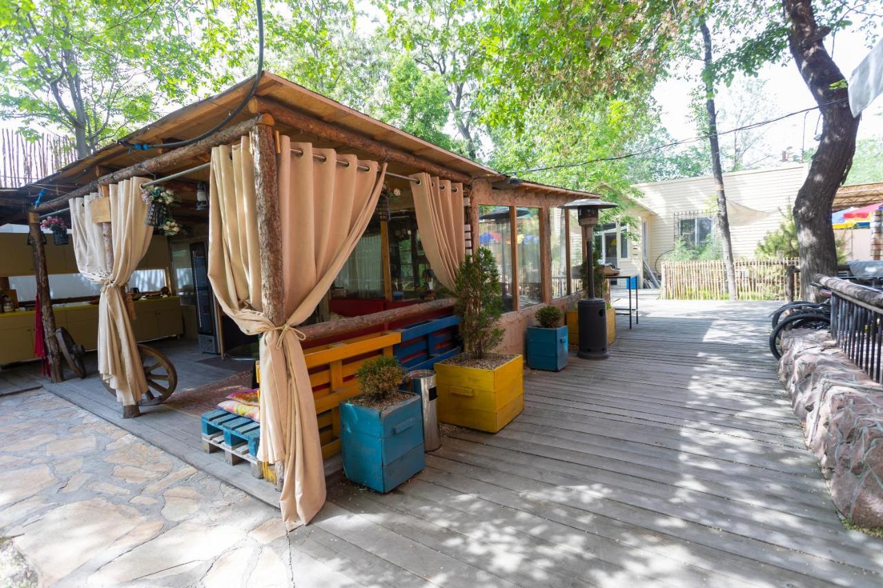 Auberge de jeunesse Koisha à Bichkek Extérieur photo
