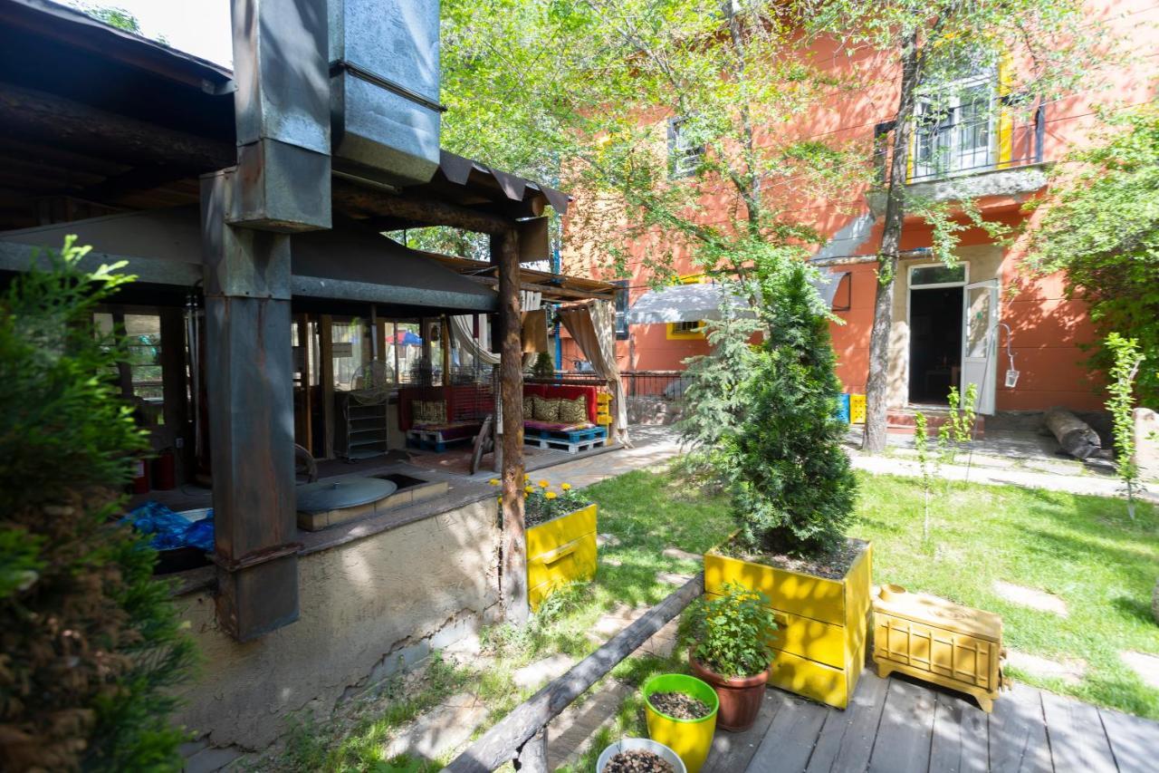 Auberge de jeunesse Koisha à Bichkek Extérieur photo