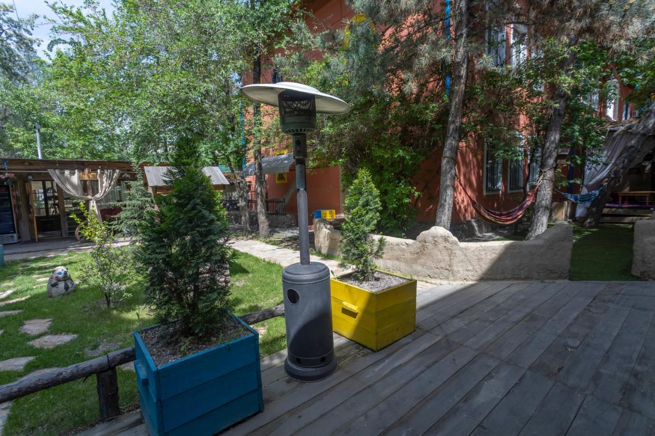 Auberge de jeunesse Koisha à Bichkek Extérieur photo