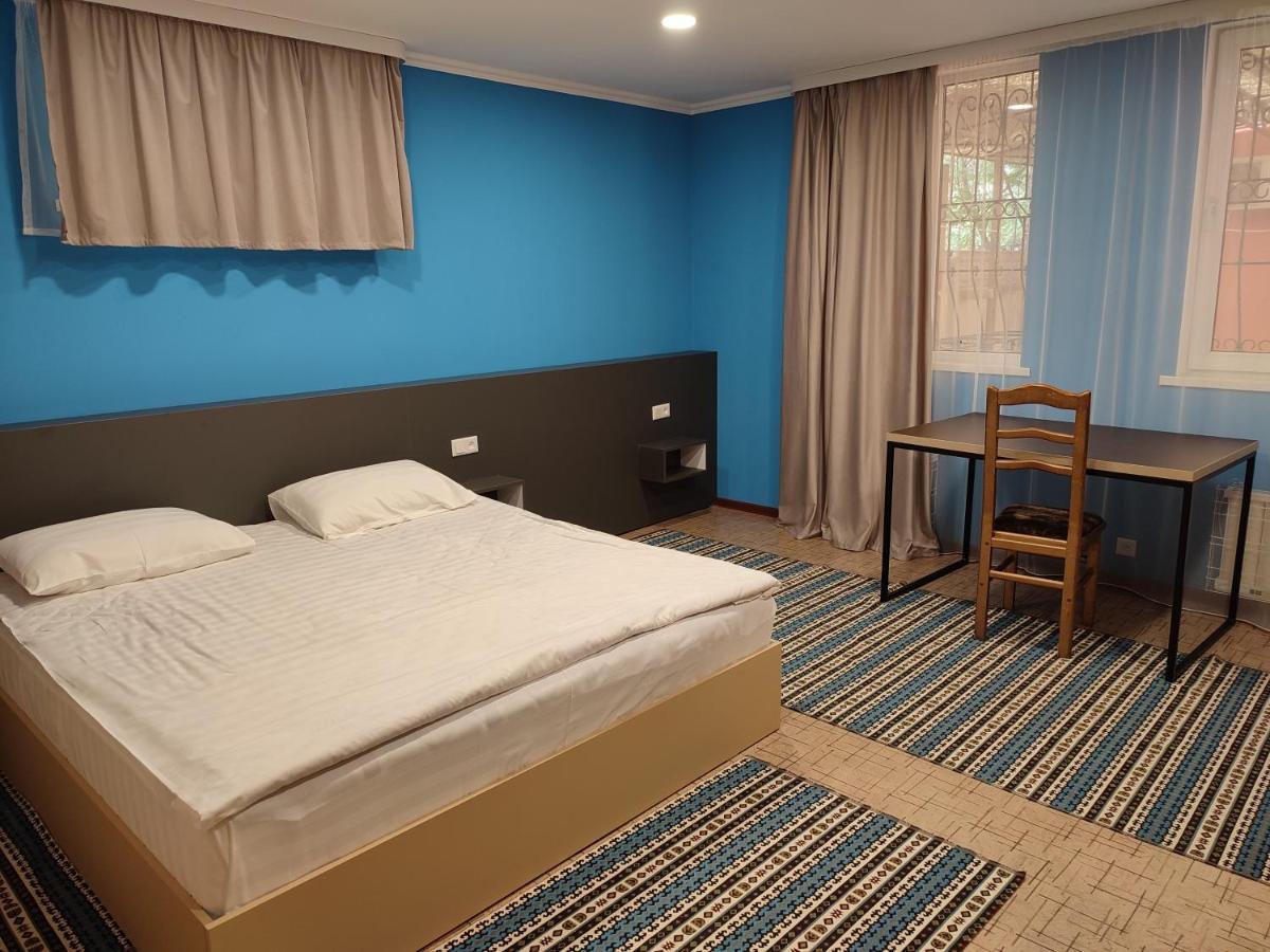 Auberge de jeunesse Koisha à Bichkek Extérieur photo